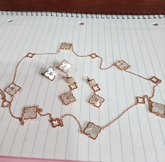 Mother of Pearl Flower Necklace and Sterling Silver and 2 pair of earrings set - Picture 6 of 7